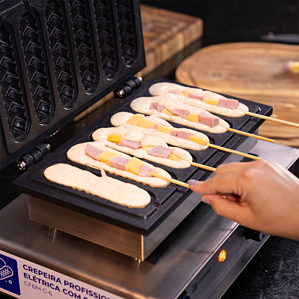 Imagens da Crepeira Profissional Elétrica com 6 Cavidades da Cetro.