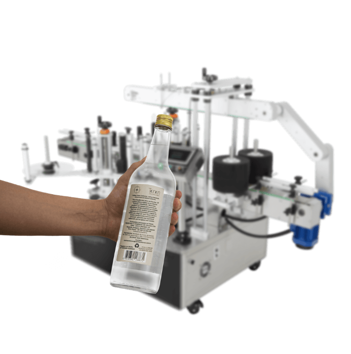 Fotografias da Rotuladora Automática de Dupla Superfície CALM DS e de uma garrafa de vidro rotulada por ela.