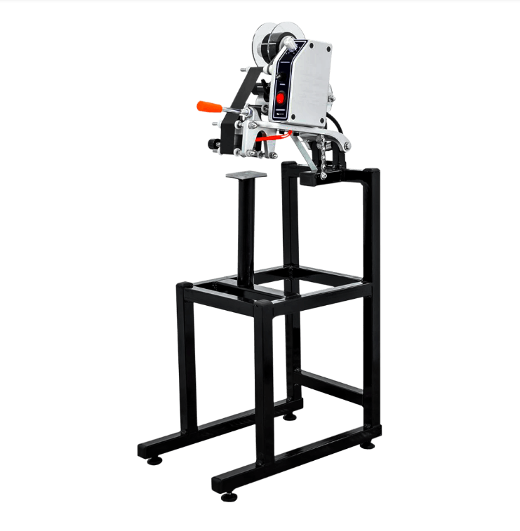 Fotografias do Datador Manual de Bancada CDPM M T da Cetro, representando máquinas para sorveteria.