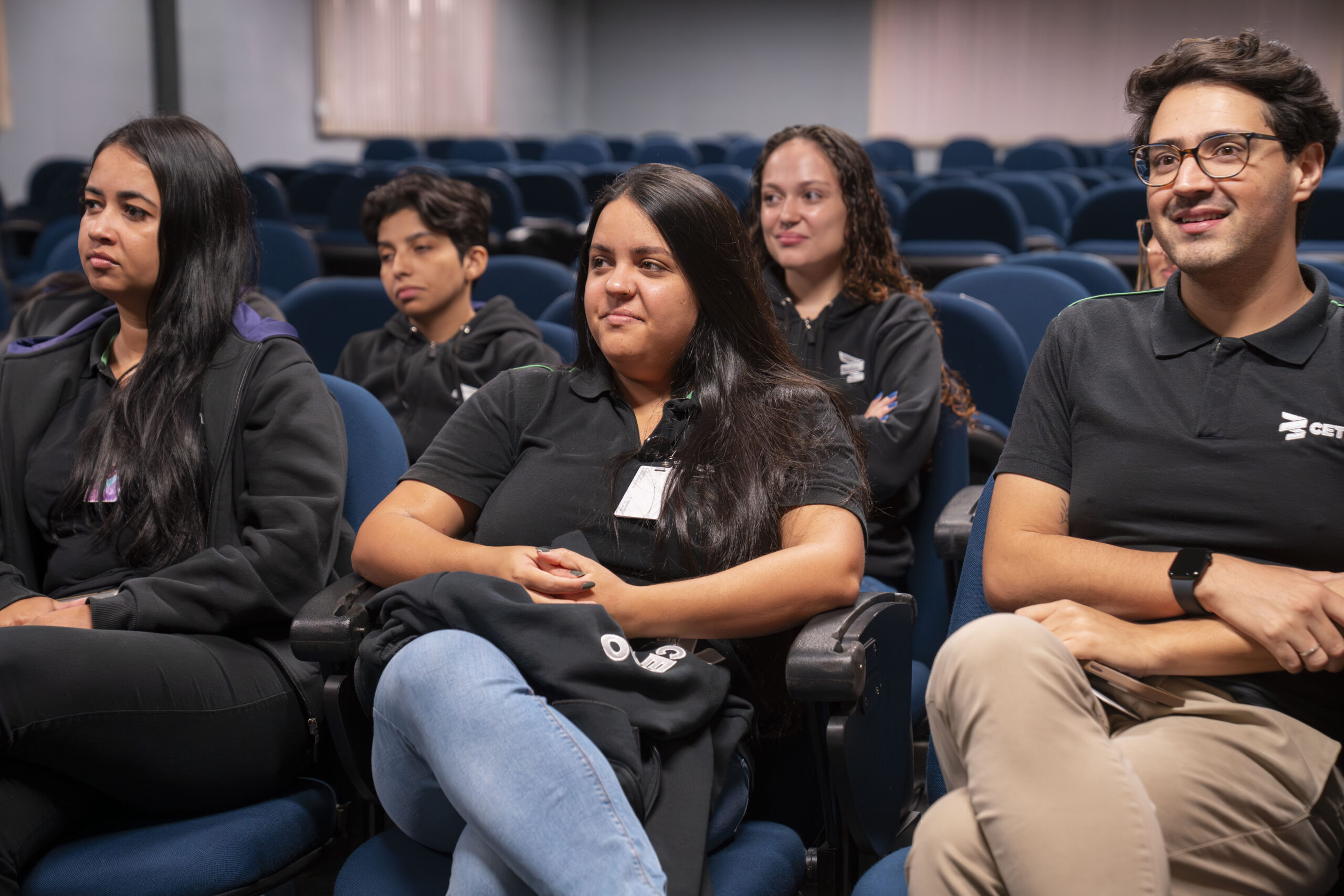 Fotografia dos colaboradores participando do treinamento.