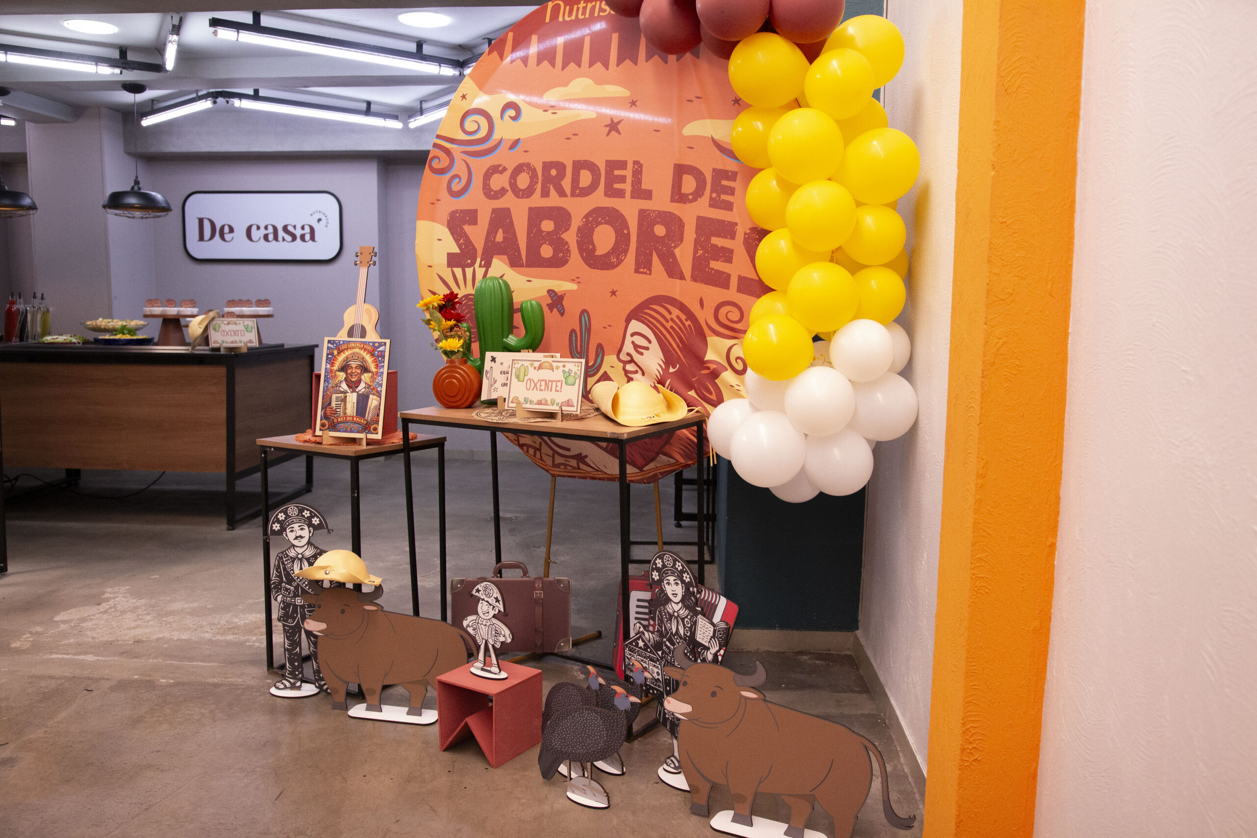 Fotografias das decorações do almoço temático “Cordel de Sabores” no Restaurante Cetro.