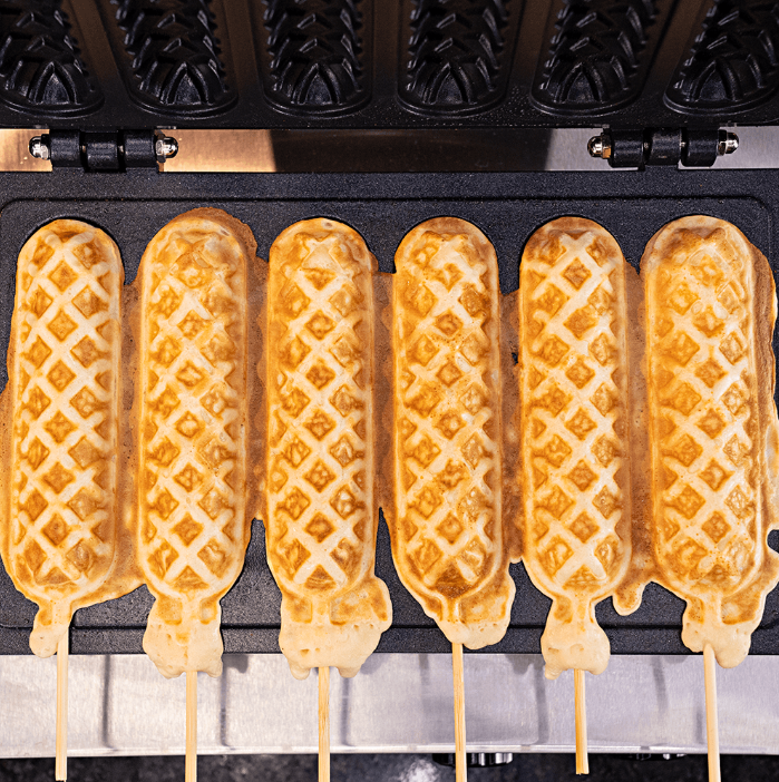 Fotografias da Pipoqueira, Máquina de Algodão Doce, Crepeira e Derretedeira da Cetro para eventos.