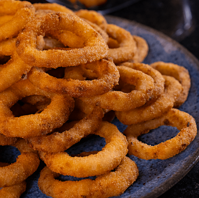 Fotografias das Fritadeiras Elétricas com 2 Cubas da Cetro e de alimentos fritos por elas.