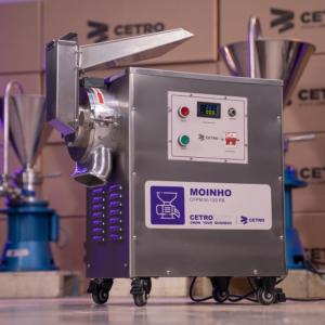 Moinho para Grãos e Cascas CFPM M-120 PB da Cetro moendo canela em pau.