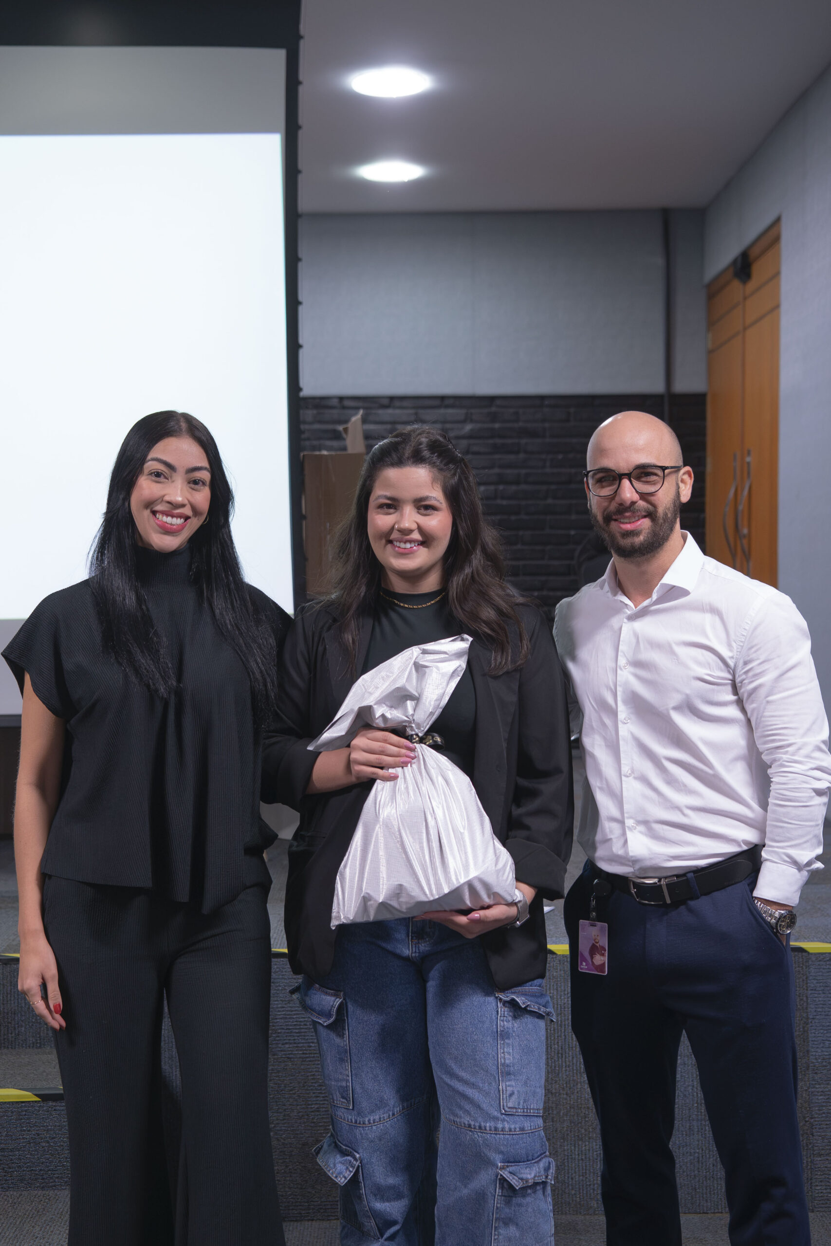 Fotografias dos vendedores em destaque do mês de julho da equipe comercial da Cetro.