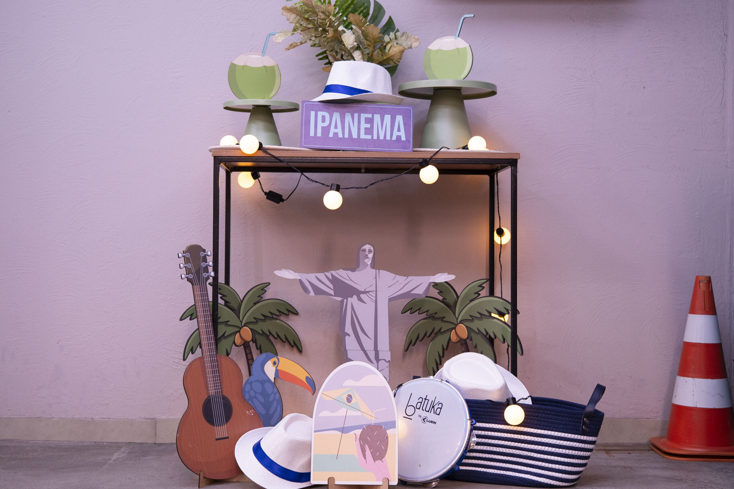 Decorações do almoço especial de Bossa Nova, inspiradas no Rio de Janeiro, no Restaurante Cetro.