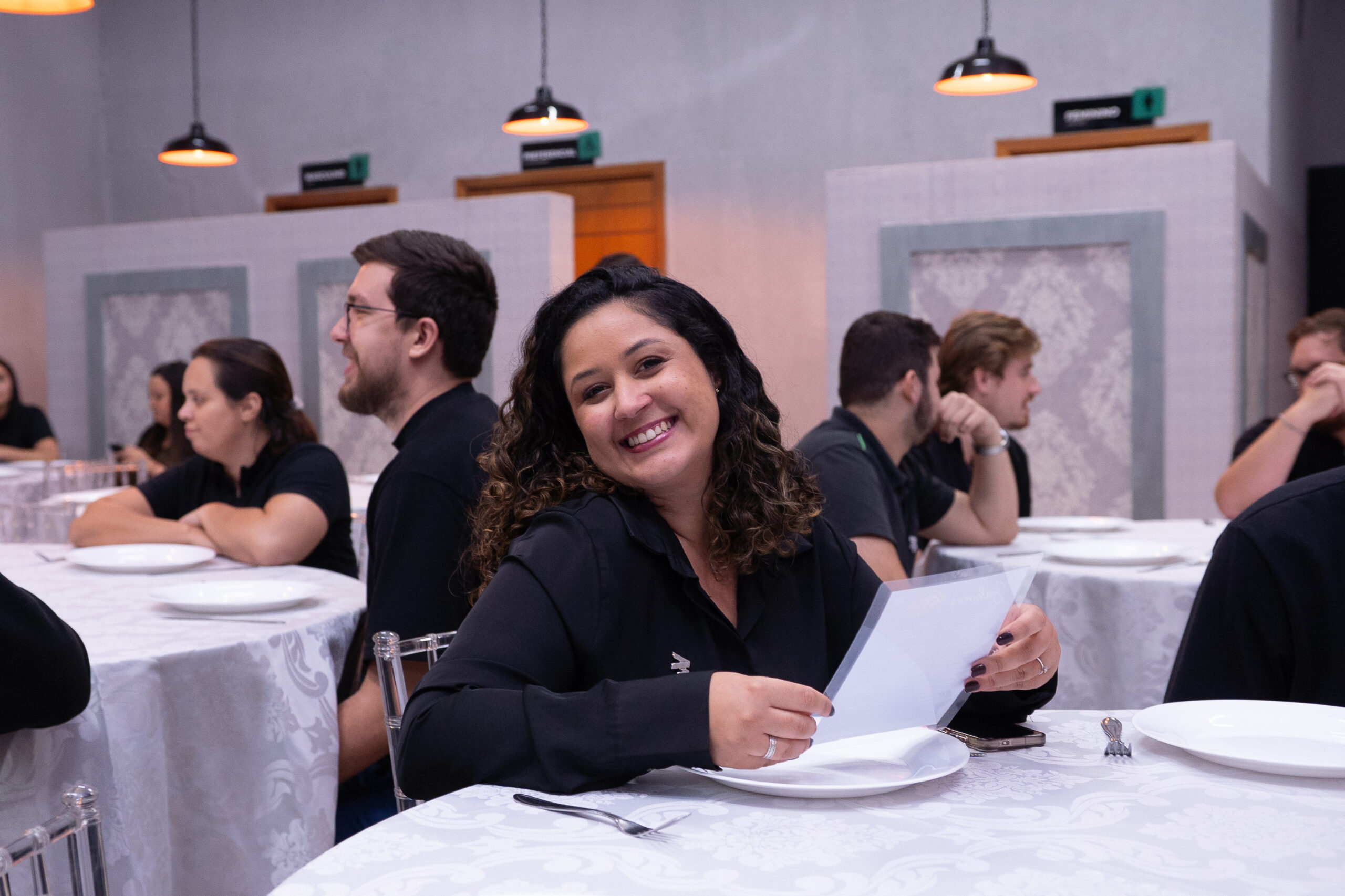 Colaboradores do Comercial da Cetro no jantar de Dia do Profissional de Vendas.